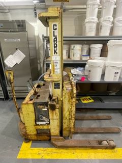 Clark Walk-behind electric fork lift w/charger