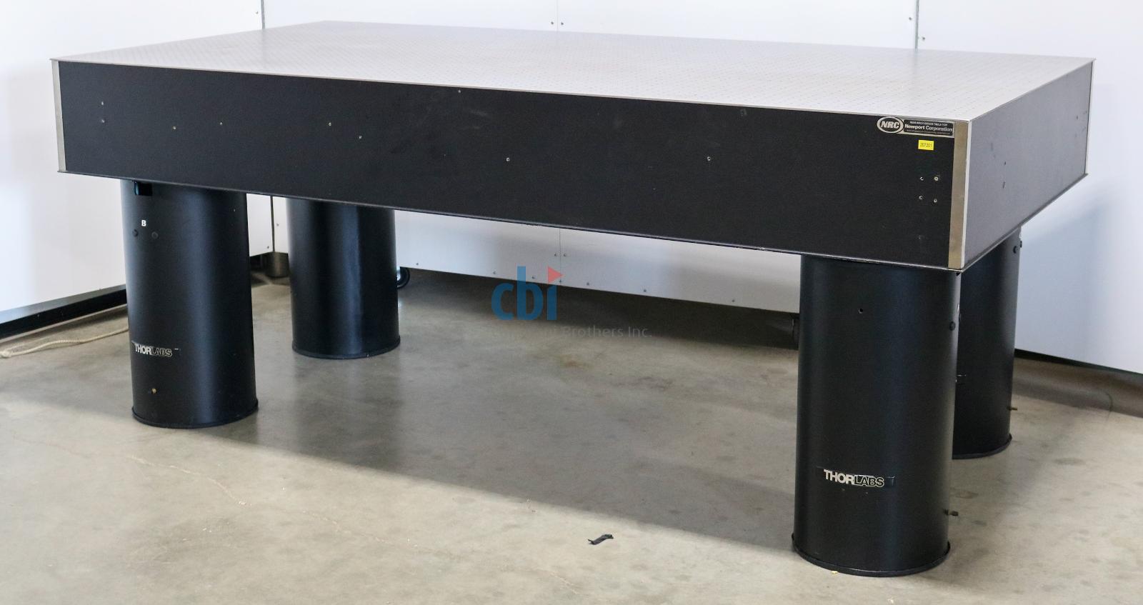 NEWPORT OPTICAL BREADBOARD WITH THORLABS ISOLATORS
